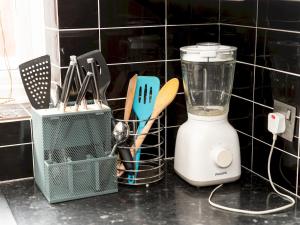 4 Bed House in Greater London Parking - Pass the Keys