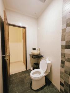 2 Bedroom River Apartment Private