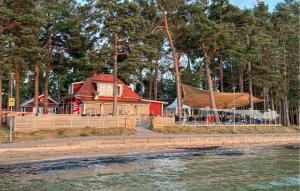 3 Bedroom Nice Home In Motala