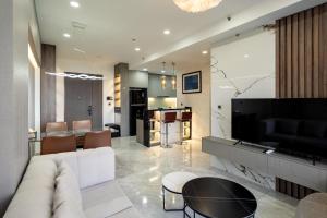 Căn Hộ Hai Phòng Ngủ (Two-Bedroom Apartment)
