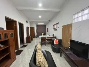 Jhouse in center of Salatiga City - 沙拉迪加