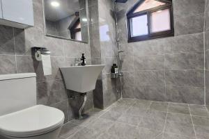 매일, Hongdae Art house