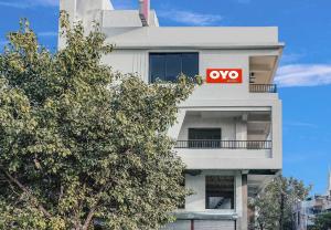 Hotel O White Villa