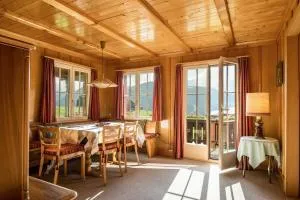 Gstaad Duplex Flat - Amazing Lake Chalet with pond - Saanenmöser-hágó