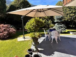 3 BR Classic Chalet in Gstaad By Smiling House