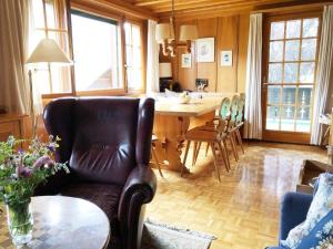 Cute Chalet with Breathtaking Views