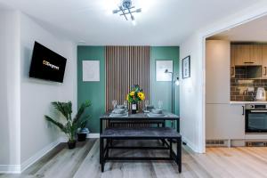 NEW! Stylish 2-Bed Apartment in Manchester by 53 Degrees Property, Great Location - Sleeps 6!