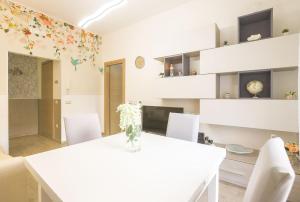 Primavera Guest House - In Centro, Vicino Aeroporto, Salerno e Paestum