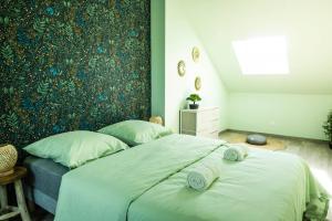 Maisons de vacances Le 35 Maison renovee avec jardin proche centre : photos des chambres