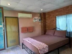 เนินอิ่มเอมโฮมเสตย์ - Sai Yok