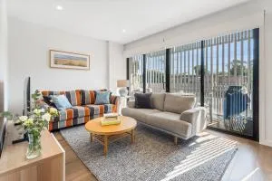 Park Life! Elegant & Sun-Filled 2 Bed 2 Bath Home in Caulfield North - Carnegie