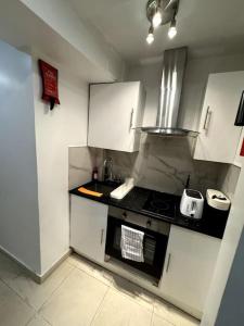 Lovely Hyde Park Studio Flat