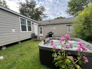 Spacious 5BR 3BA Holiday Home Close to Stadiums with Hot Tub