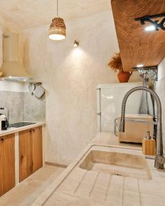 Fontarcella, Heart & Roots