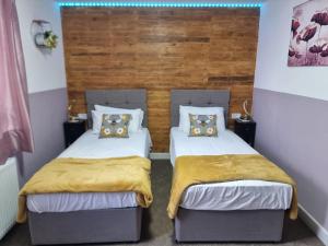 2 Bedroom House 6 Sleep Cosy and Spacious by Zaftastic Stays Low JAn Feb Price