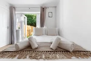 The Kensal Suite - Modern, Warm & Cosy Studio Apartment - Willesden