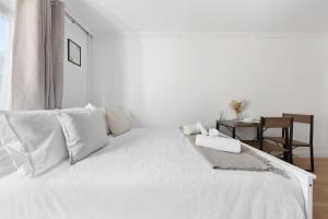 Cosy, Modern & Central Studio 1min from Train with Private Garden - The Kensal Suite