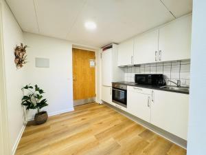 aday - Bright Sunny Studio Apartment