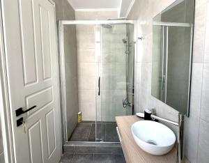 Monastiraki two bedroom apartment!!