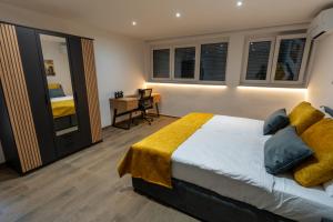 GOLDEN OASIS Free Private Parking