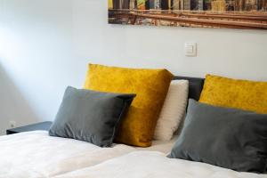 GOLDEN OASIS Free Private Parking