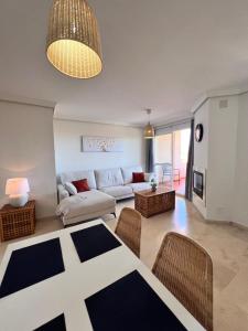 Duquesa Fairways, 2 beds, walking distance to Duquesa Port