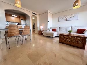 Duquesa Fairways, 2 beds, walking distance to Duquesa Port