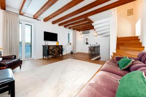 Seaside House Andrea - 3BR with balcony & sea view by Irundo