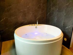 Appartements Suite Beaulieu 1 - Jacuzzi et Clim : photos des chambres