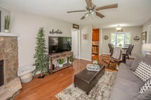 Brook Haven Condo - Downtown Blowing Rock Ground Floor Fully Stocked with 2 King Beds