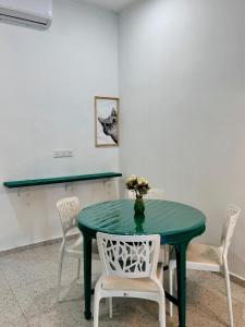 Stay Meow Meow- Pet Friendly Single Storey Semi-D Near Gurney & Adventist