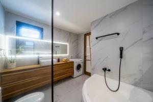 Luxury 5br villa Jacuzzi Canggu