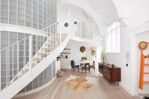 Veeve - Divine Mezzanine - London