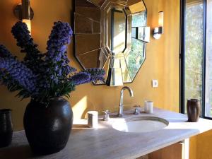 Maisons de vacances Gite du Petit Manoir au chateau d-Hemevez : photos des chambres
