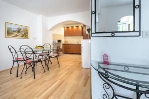 Charming Dalmatian 2-Bedroom cottage in the heart of Old Town Cavtat