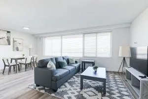 2BR Arlington Gem: Stylish & Conveniently Located - Addison Heights
