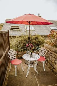 Lyme Tree Farm Cottages - Hotching Barn and Knockstone Cottage