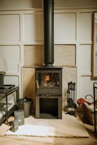 Lyme Tree Farm Cottages - Hotching Barn and Knockstone Cottage