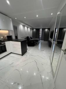 Parque Santiago 1 luxury apartament 229 pool view