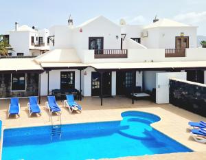 VillaBlanca Mar Private Pool in a Charming Retreat of Serenity