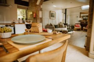 Lyme Tree Farm Cottages - Hotching Barn and Knockstone Cottage