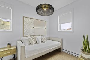 Renovated 2-Bedroom Haven by Jean Talon Market