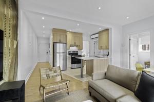 Renovated 2-Bedroom Haven by Jean Talon Market