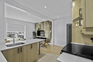 Renovated 2-Bedroom Haven by Jean Talon Market