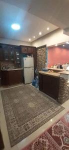 شقة بميامي دور أول علي البحر بجوار جملة ماركت