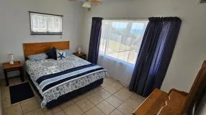 Footprints Beach House - Southport