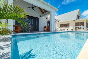 The Toucan Nest and Pool Club at Mahogany Bay