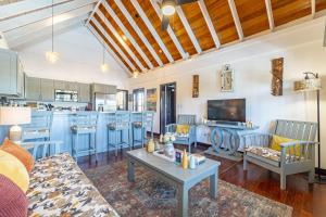 The Toucan Nest and Pool Club at Mahogany Bay