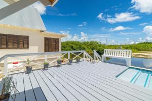 The Toucans Nest & Mistico Beach Club + Boat Shuttle
