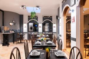 Hotels Grand Hotel De Paris : photos des chambres